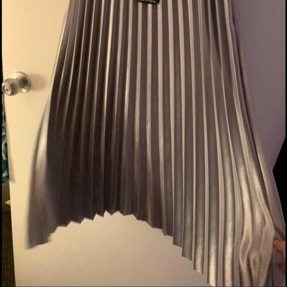 Silver skirt - Picture 2 of 3